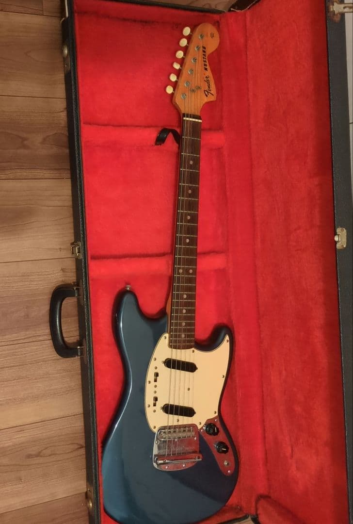 Fender Mustang エレキギター 　ムスタング＋ハードケース　ジャンク