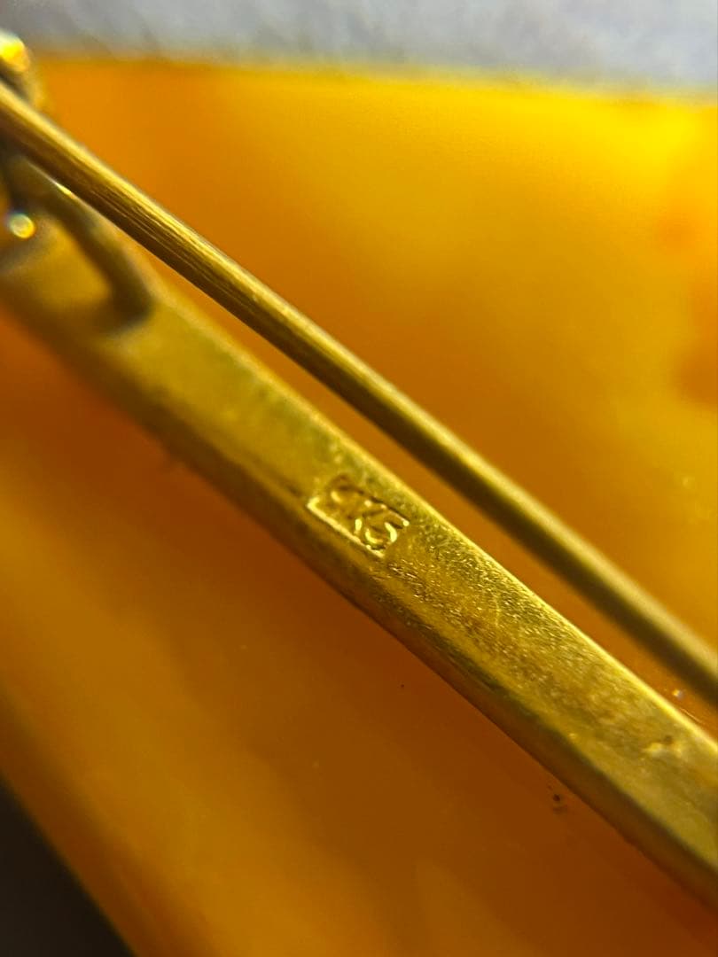 ロイヤルアンバー ブローチ 2個