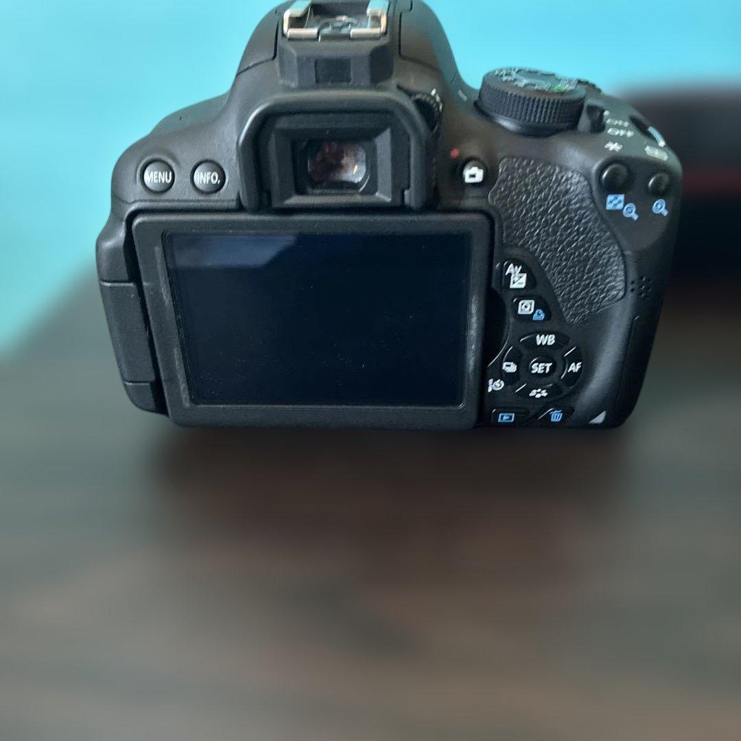 Canon EOS Kiss X7i 18-135 IS レンズキット 元箱付