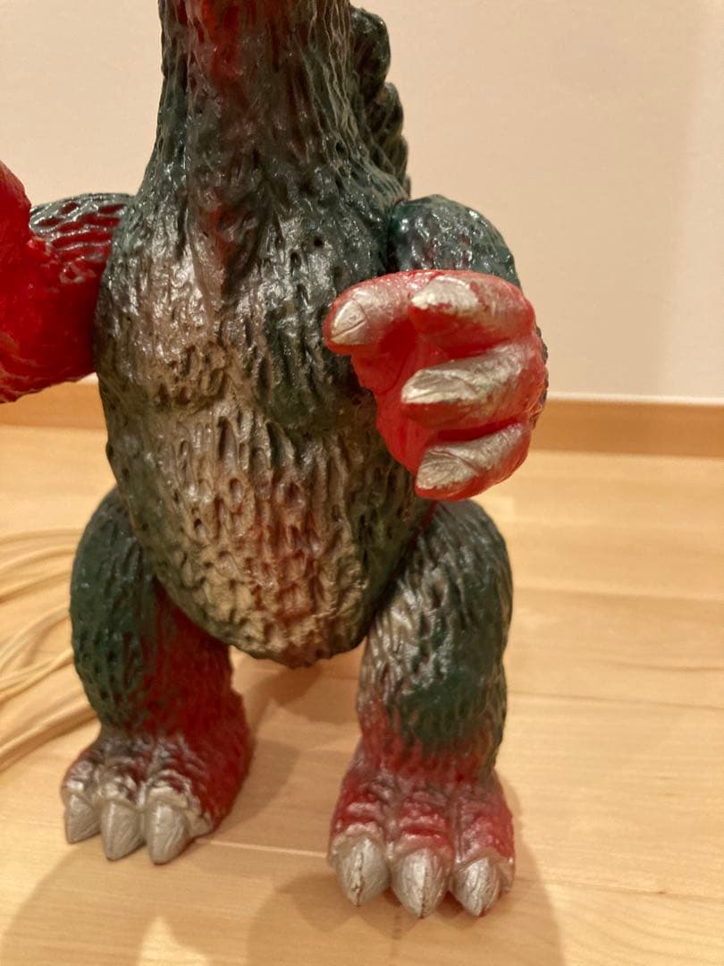 グレートザウルス　フィギュア　ライト点灯します。