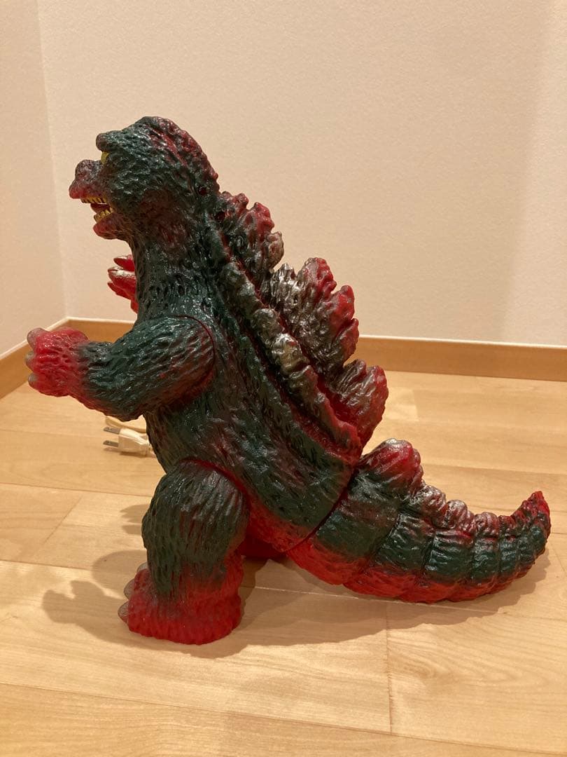 グレートザウルス　フィギュア　ライト点灯します。