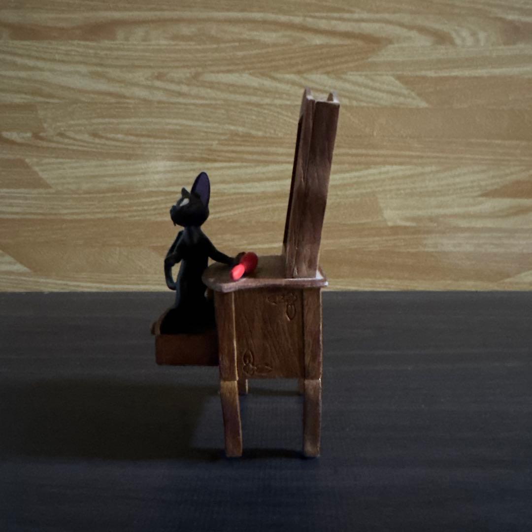 ジブリカレンダー　アンティークドレッサー　2014