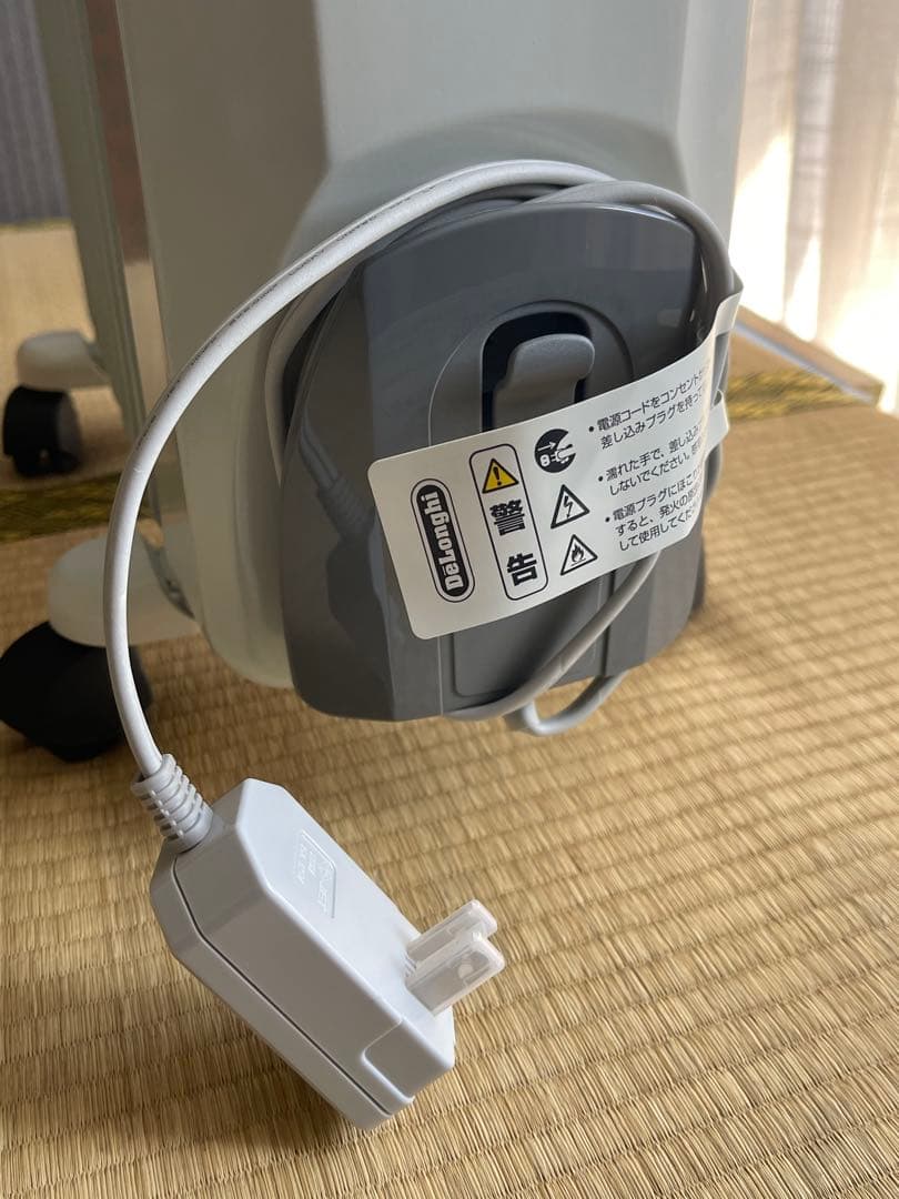 Delonghi デロンギ オイルヒーター 未使用 H770812EFSN-GY