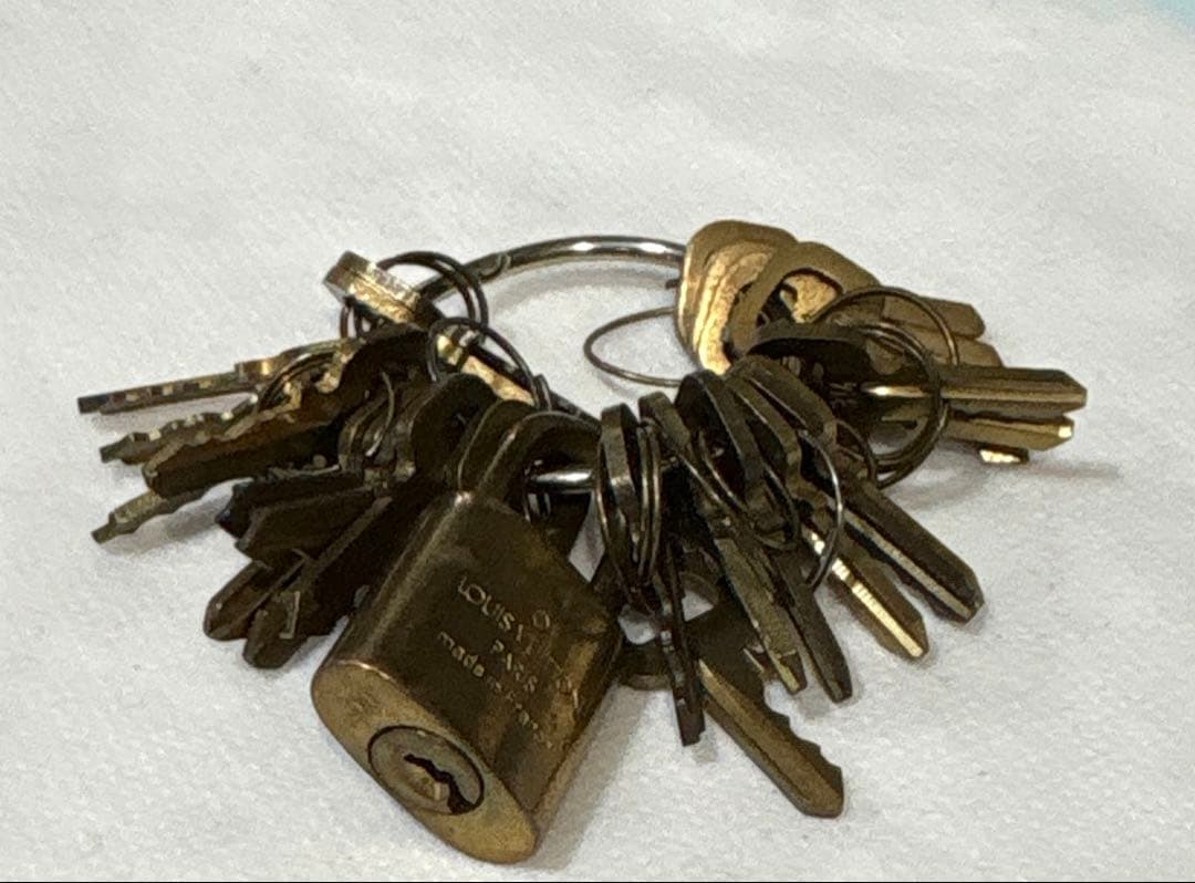 ルイ・ヴィトン　ゴールドのパドロック南京錠x鍵set USED