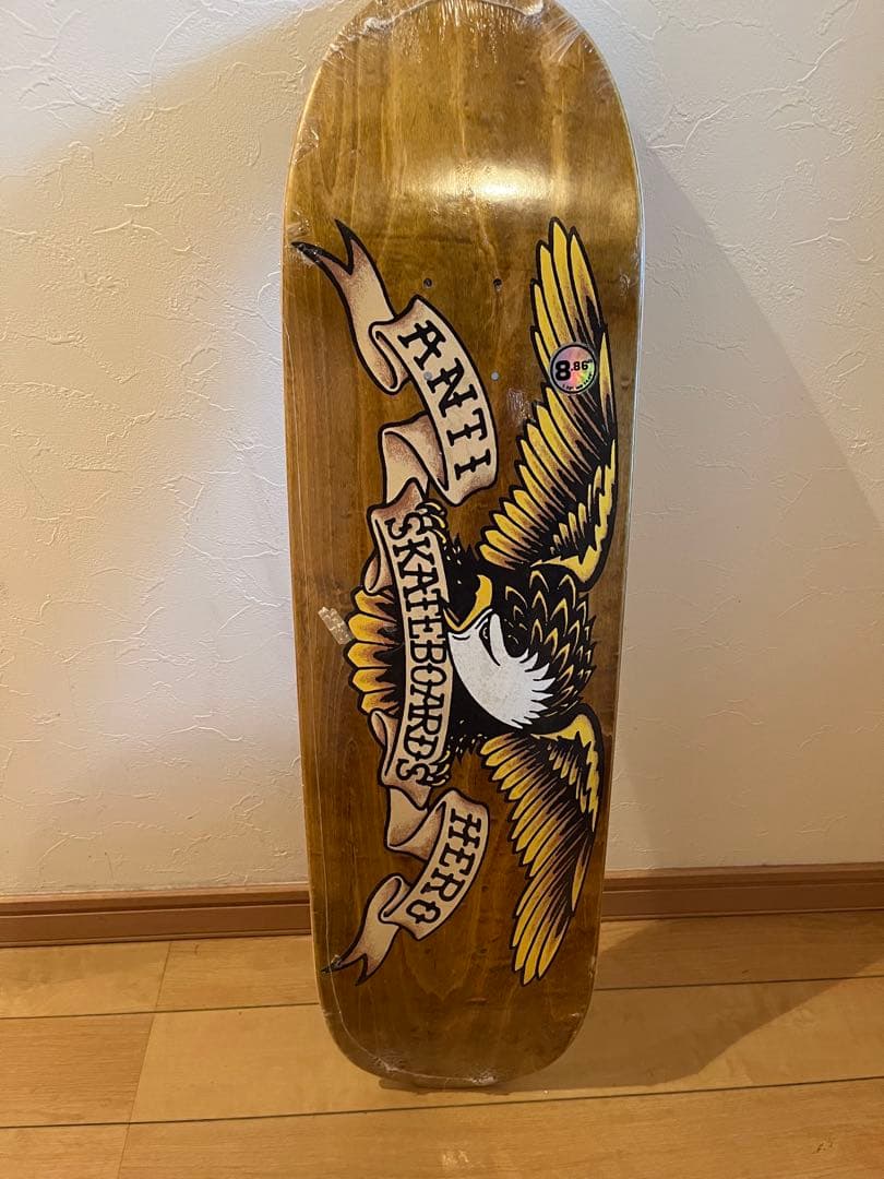 スケートボード ANTIHERO SHAPED EAGLE 8.75