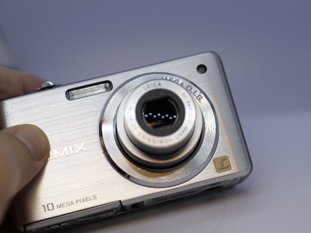 デジタルカメラ DMC-FS7