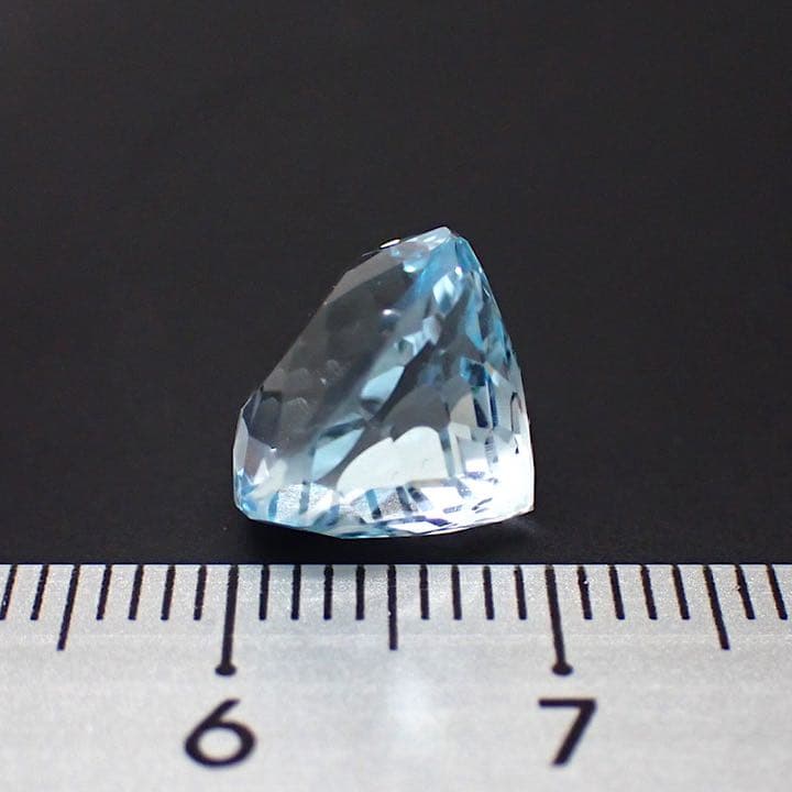 【ブラジル産】特殊カットブルートパーズ