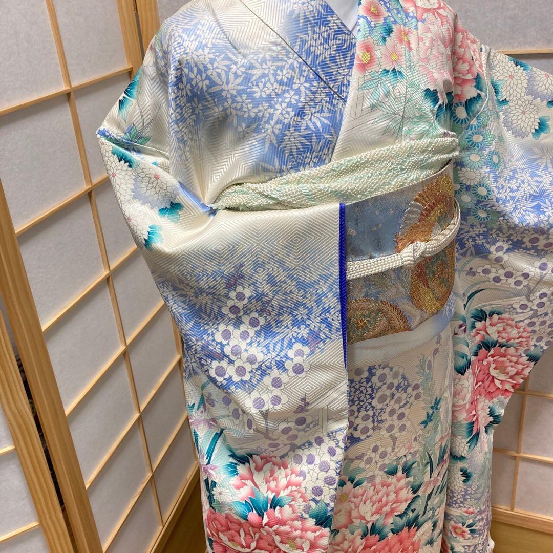 ［9772］振袖 4点セット 牡丹草花 逸品 白 成人式 卒業式 正絹 着物 袷