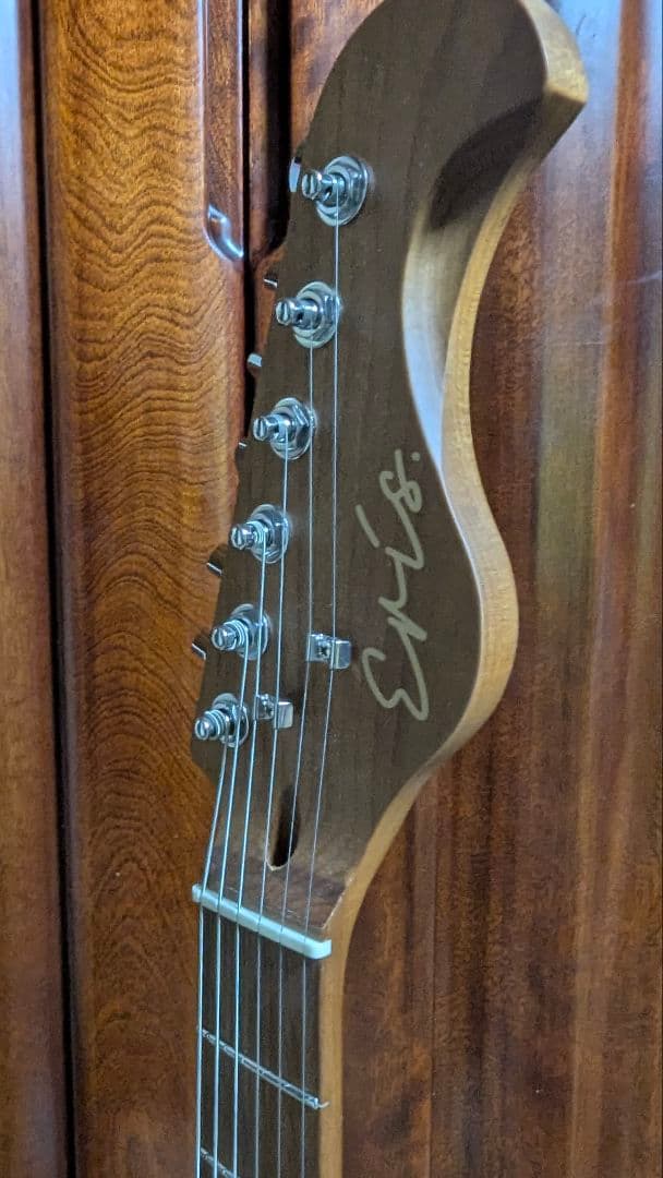 Eris. NESTIA ストラトキャスタータイプ エレキギター