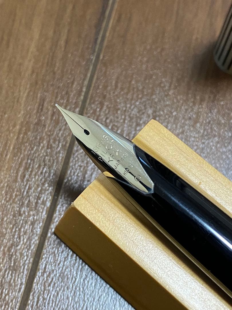 d*3様 パイロット pilot custom ストライプ蝕刻 万年筆 18K-