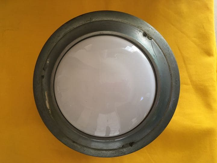 木造鉄道車両の室内灯。小糸製1959年。