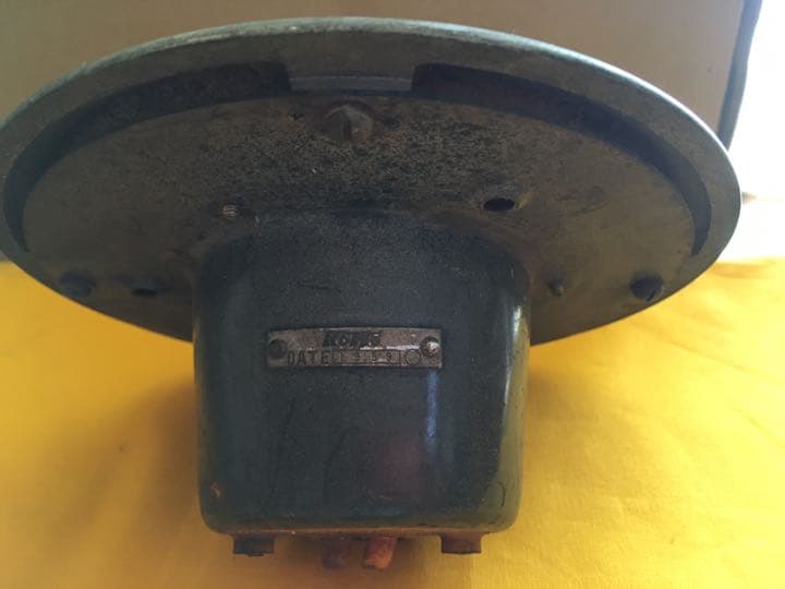 木造鉄道車両の室内灯。小糸製1959年。