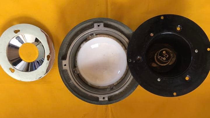 木造鉄道車両の室内灯。小糸製1959年。