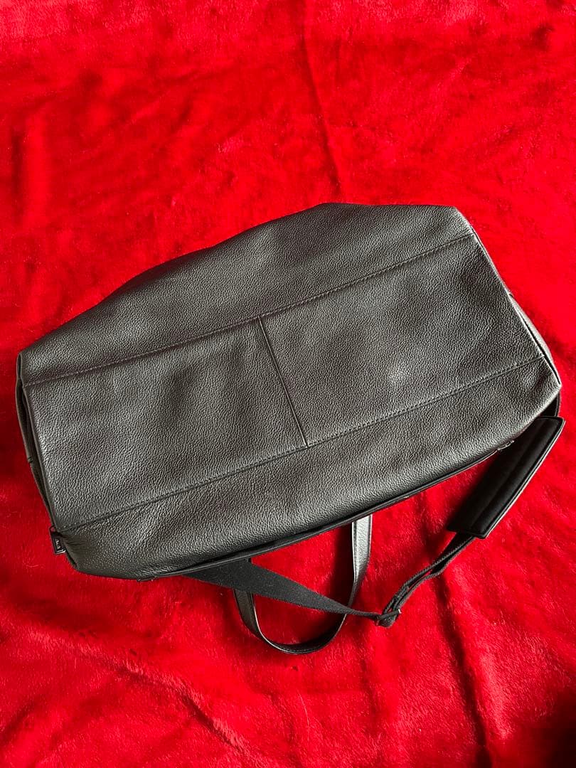 Away レザーダッフルバッグ