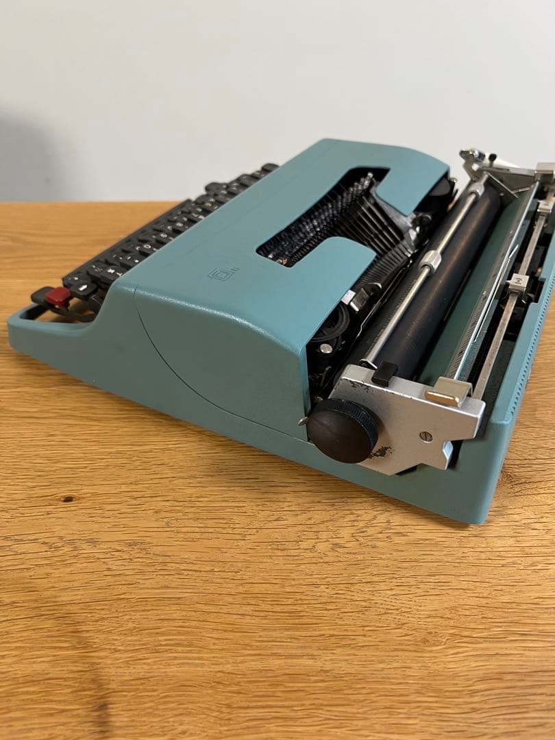 タイプライター / Olivetti Lettera 32