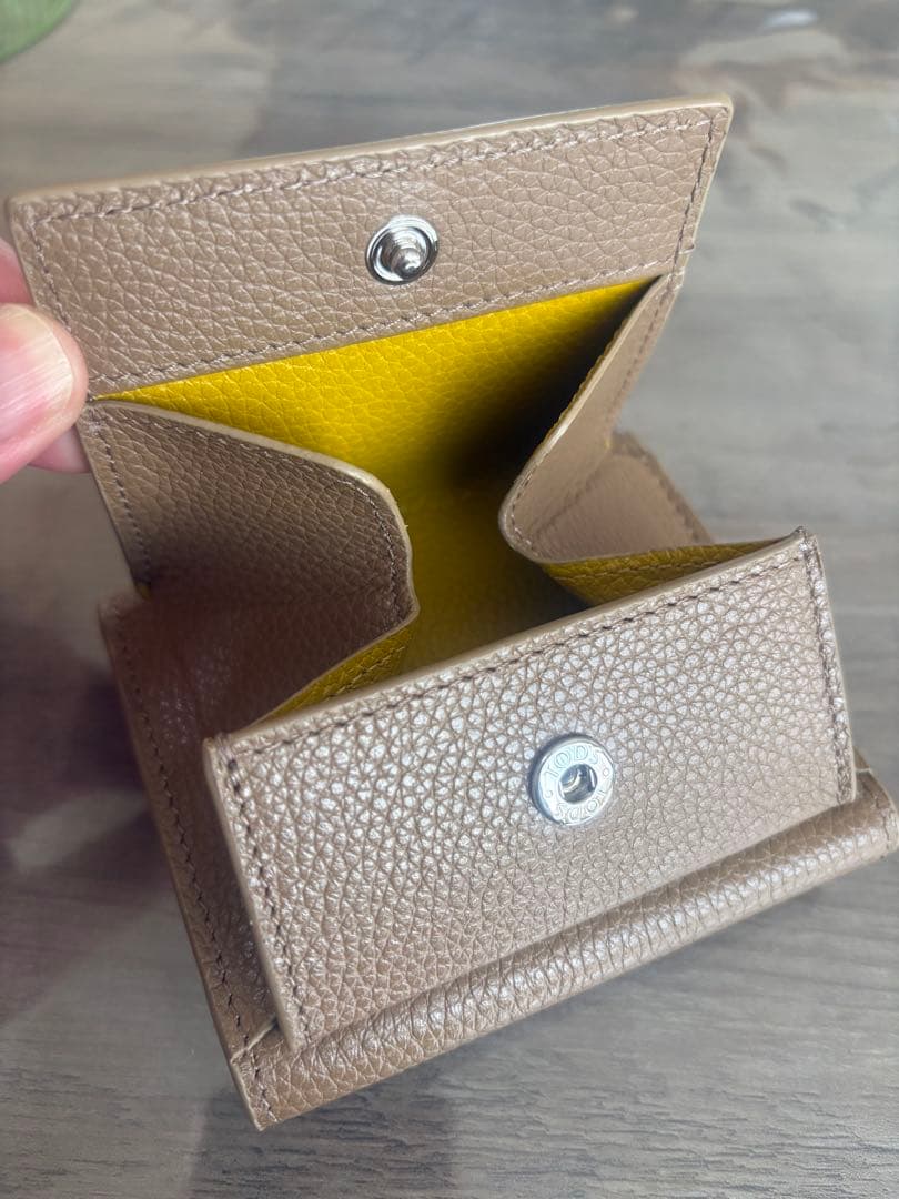 TOD'S 日本限定　レザーウォレット