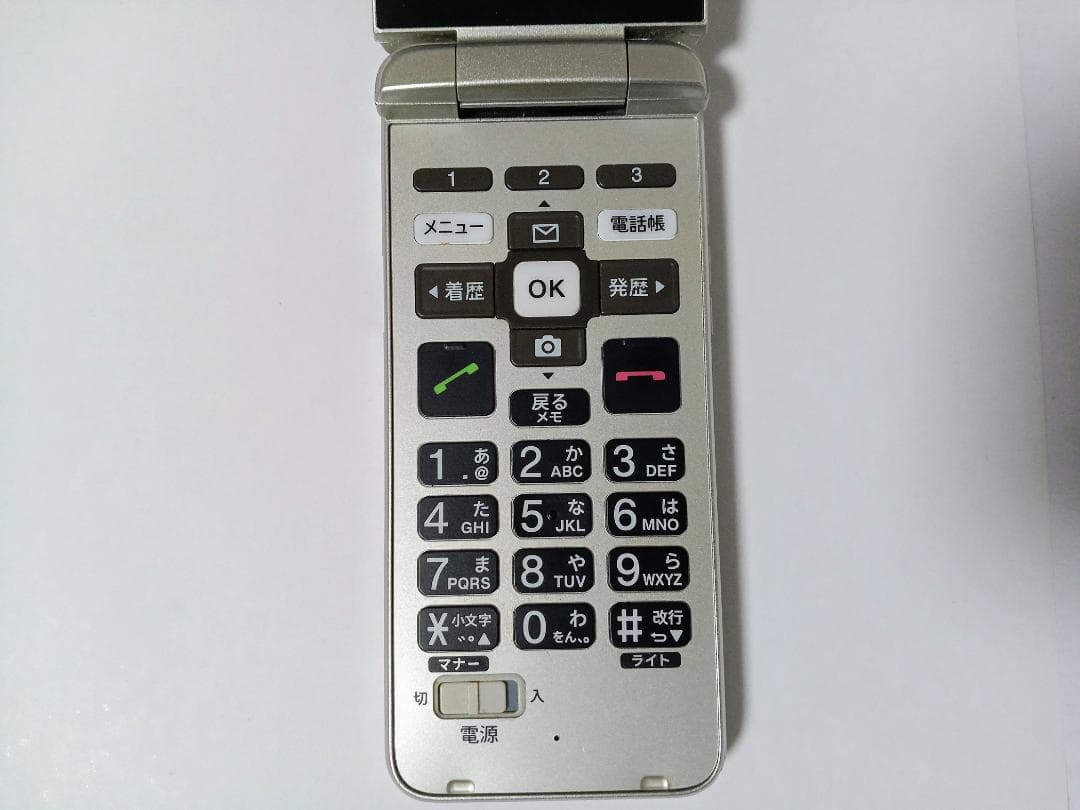 ☆ au かんたんケータイ ライト KYF43 シャンパンゴールド