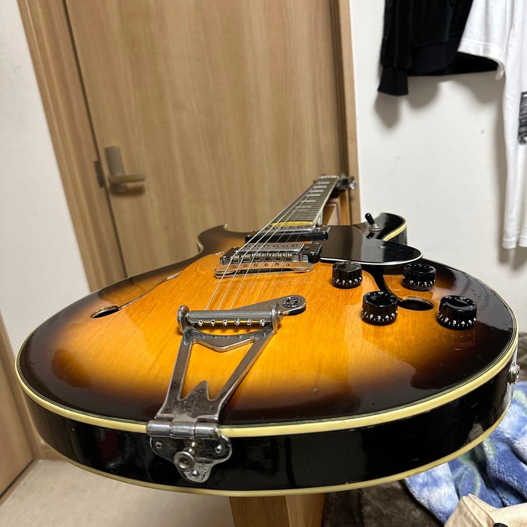 国産ビザールエレキギター フルアコ型