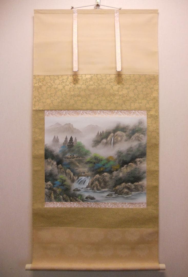 掛け軸 梅田晴山 彩色山水 絹本 希少 軸装 茶道具 掛軸 美品 です。