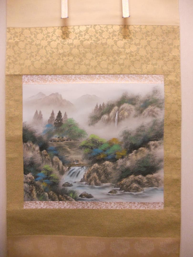 掛け軸 梅田晴山 彩色山水 絹本 希少 軸装 茶道具 掛軸 美品 です。