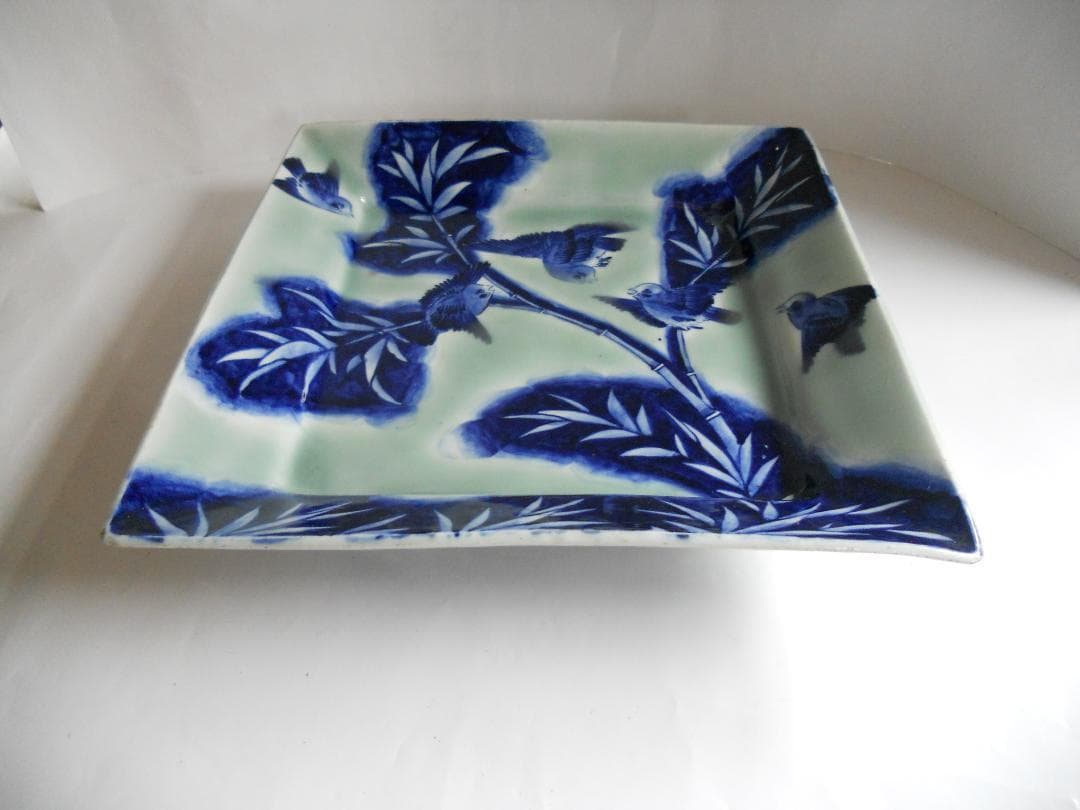 古伊万里 青磁染付 竹に雀 青磁 染付 超希少 大皿 です。