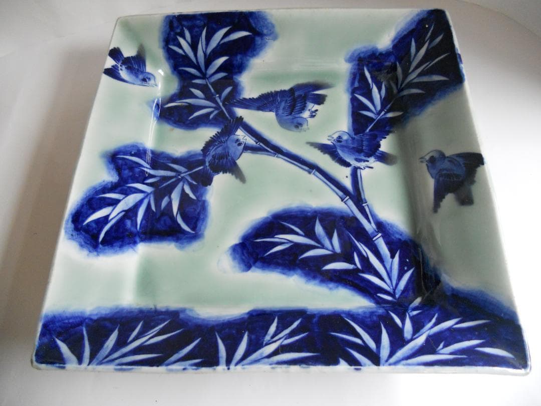 古伊万里 青磁染付 竹に雀 青磁 染付 超希少 大皿 です。