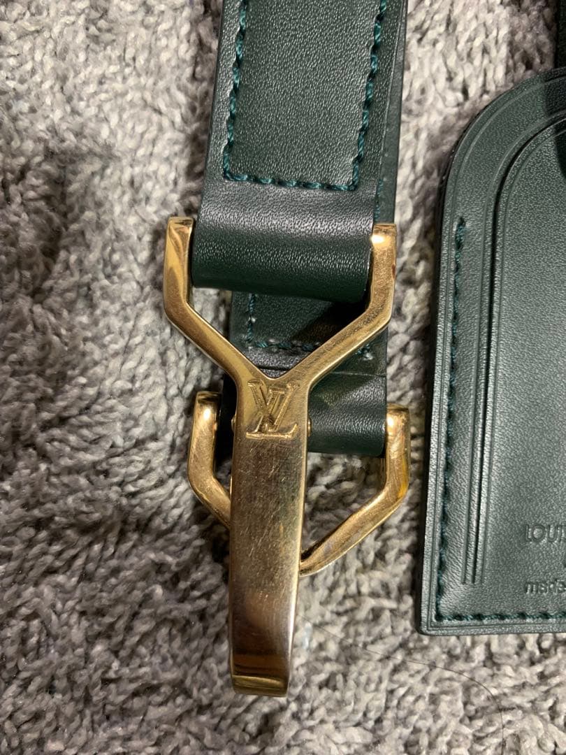 LOUIS VUITTON ネームタグ ダークグリーン。美品。希少。超おすすめ。