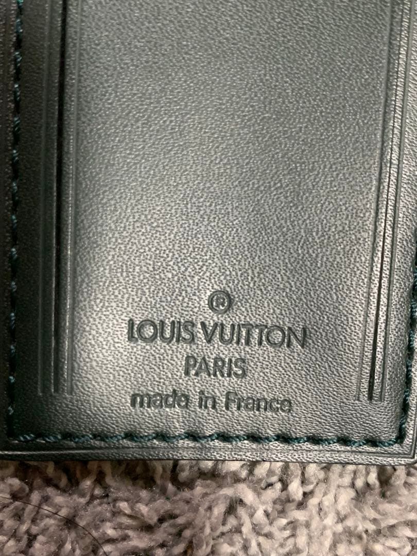 LOUIS VUITTON ネームタグ ダークグリーン。美品。希少。超おすすめ。