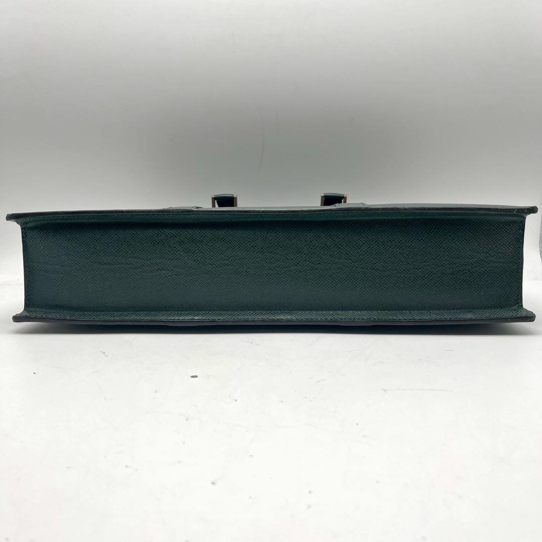 ルイヴィトン タイガ ポルトドキュマン ロザン エピセア　ビジネスバッグ 緑