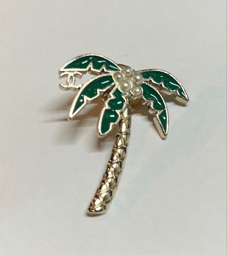 CHANELシャネル　ピンバッジ　ブローチ　ヤシの木　CCマーク