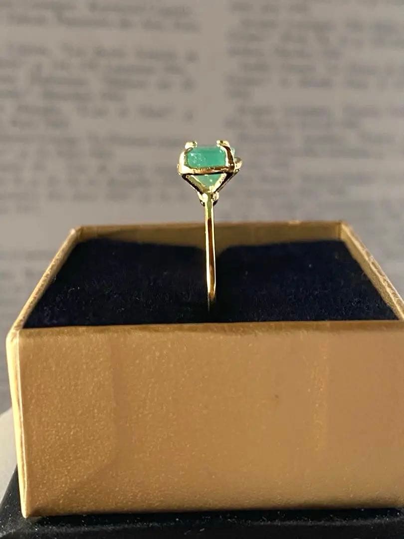 ぽー　エメラルド高貴リング