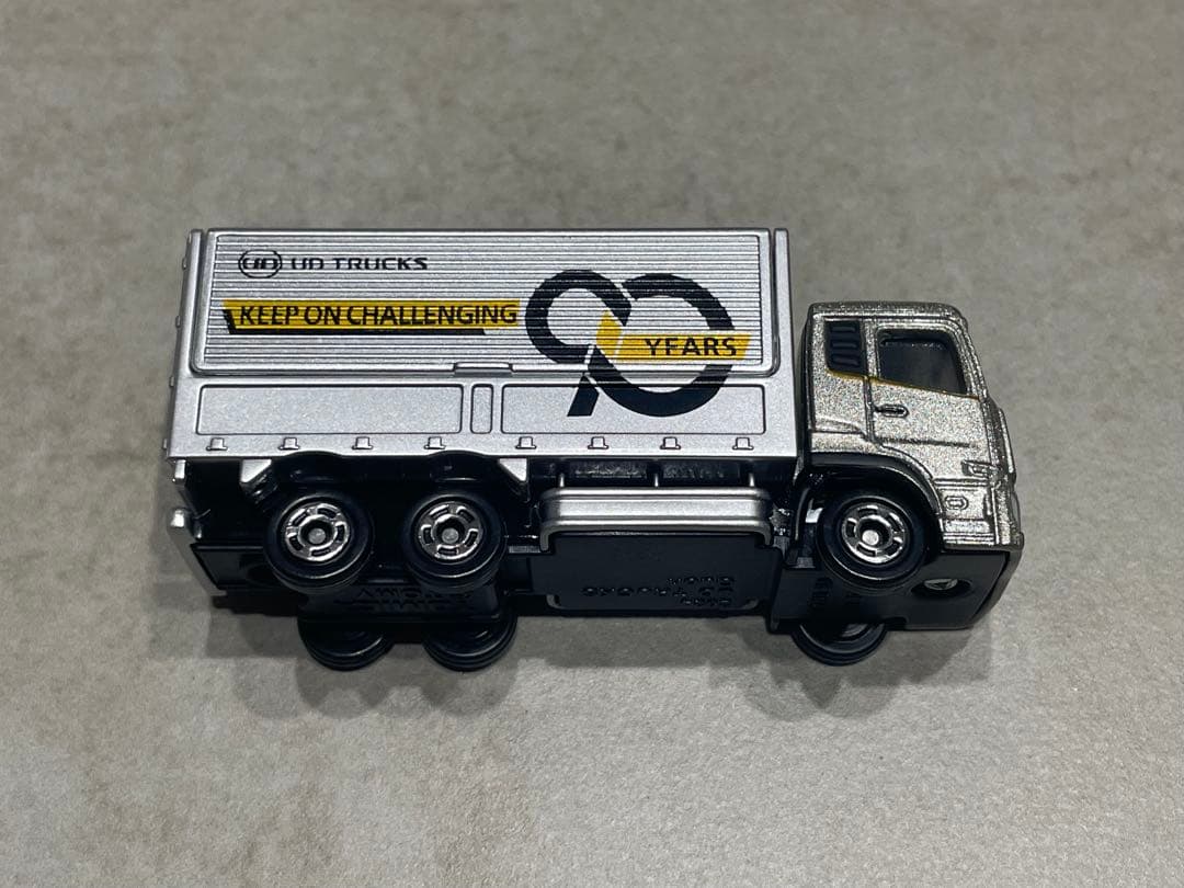 トミカ UDトラックス ミニカー　90周年記念