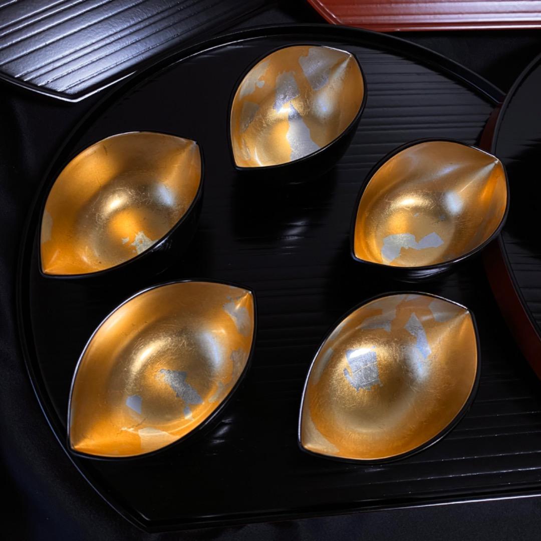 珍味入れ&半月膳５客 セット 金箔 山中塗 手描蒔絵 小皿 金彩 小鉢 正月