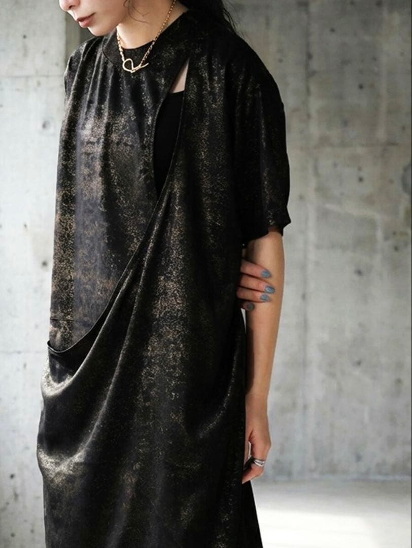 新品未使用　ブラックラメ　ロングドレス Vネック スリットあり