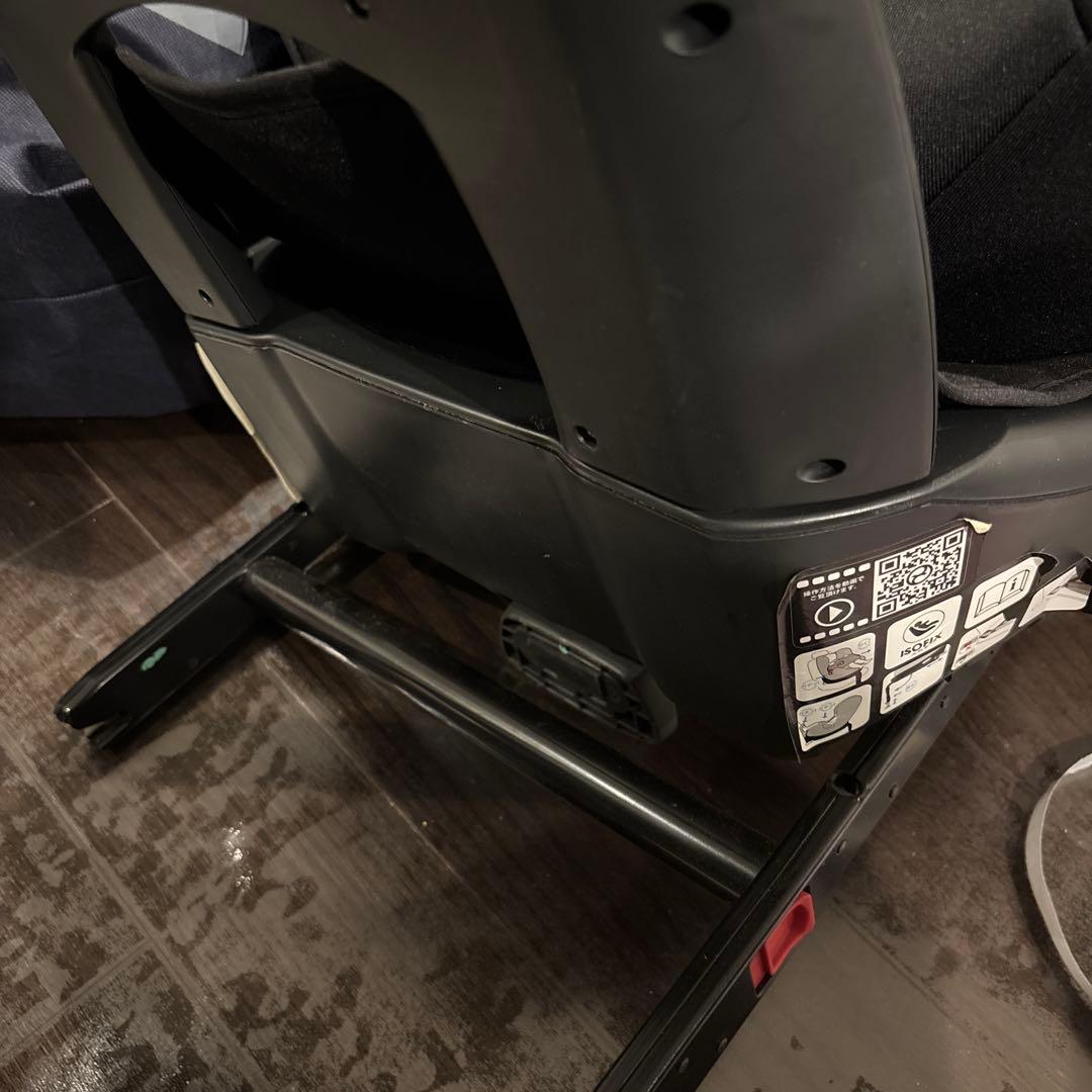 チャイルドシート アイソフィックス　車　ベビーチェア