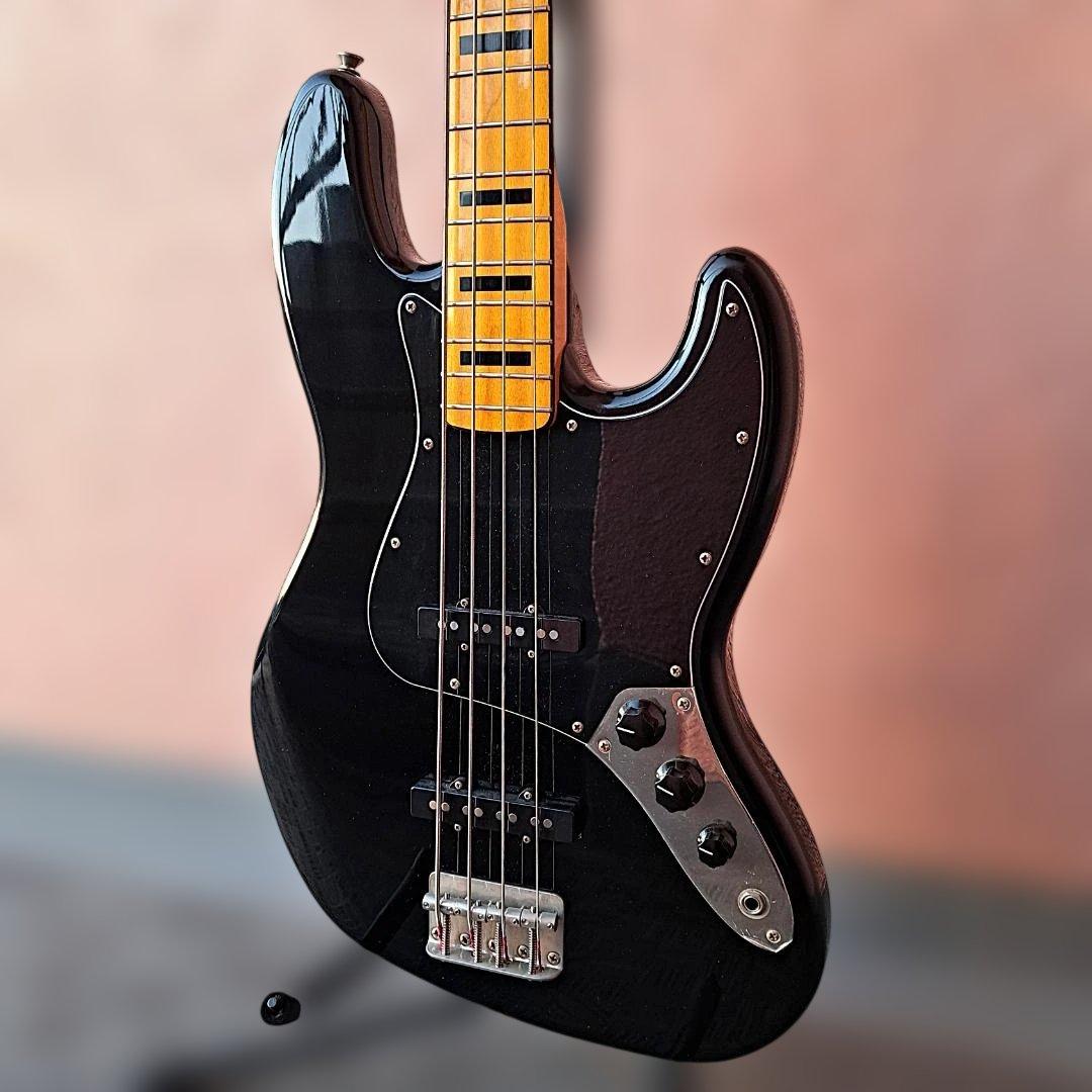 ■Squier Fender Classic Vibe 70 Jazz Bass