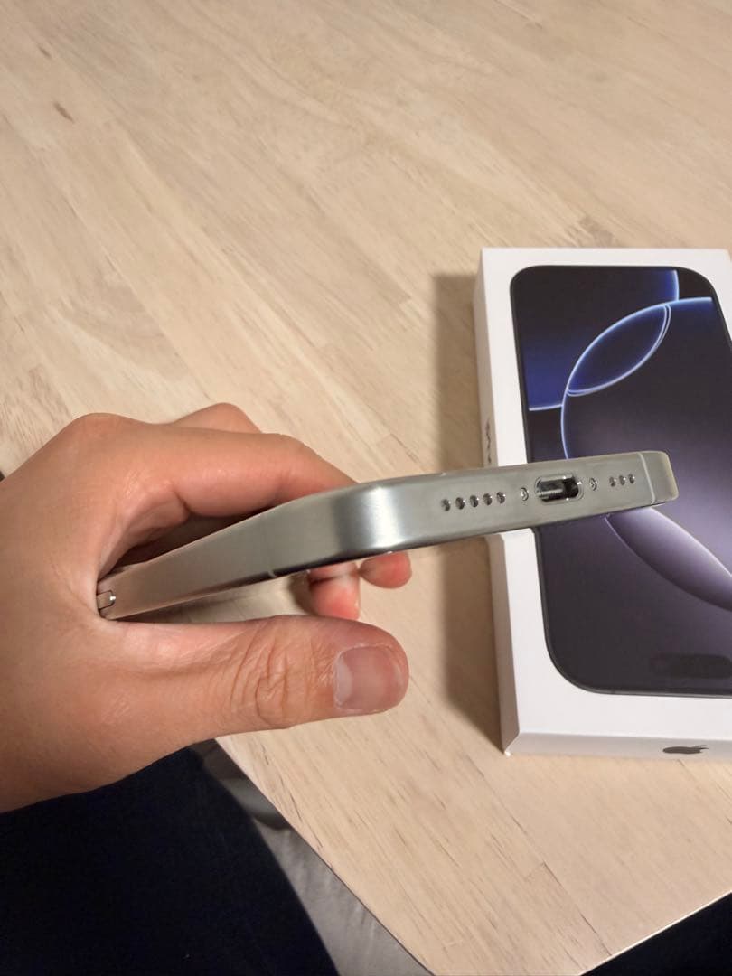 【美品】Apple iPhone 15 Pro 128GBホワイトチタニウム