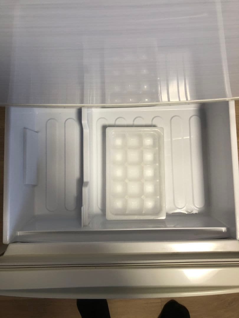 SHARP ノンフロン冷蔵庫　2020年 SJ-D14F-W F23