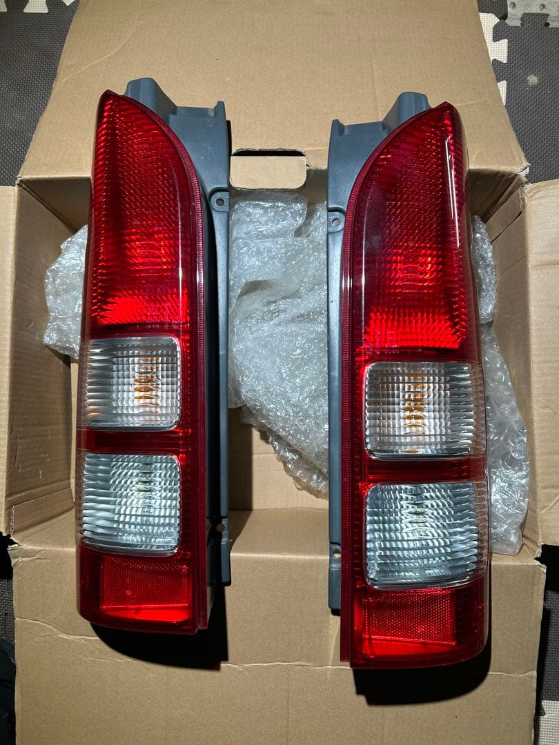 ハイエース 2型 美品純正テールランプ左右セット