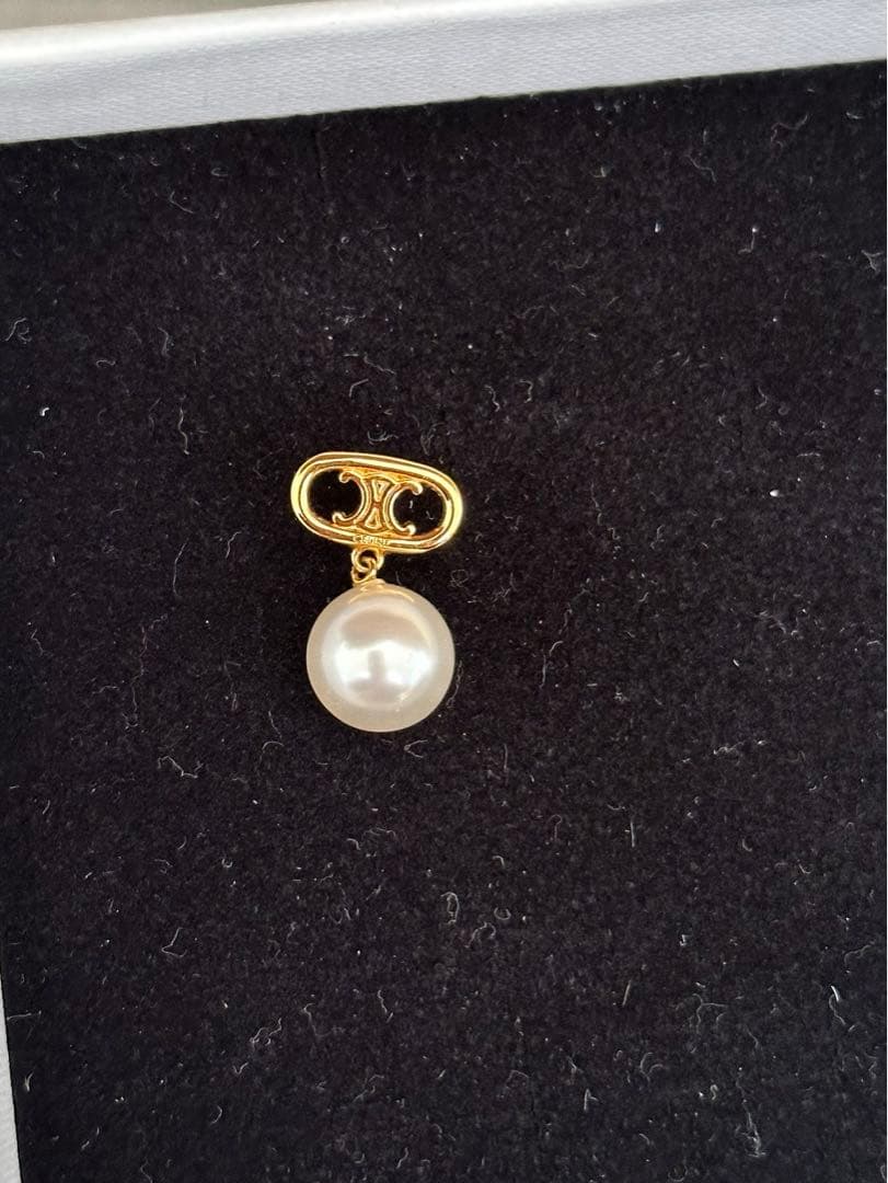 CELINE トリオンフ パールピアス