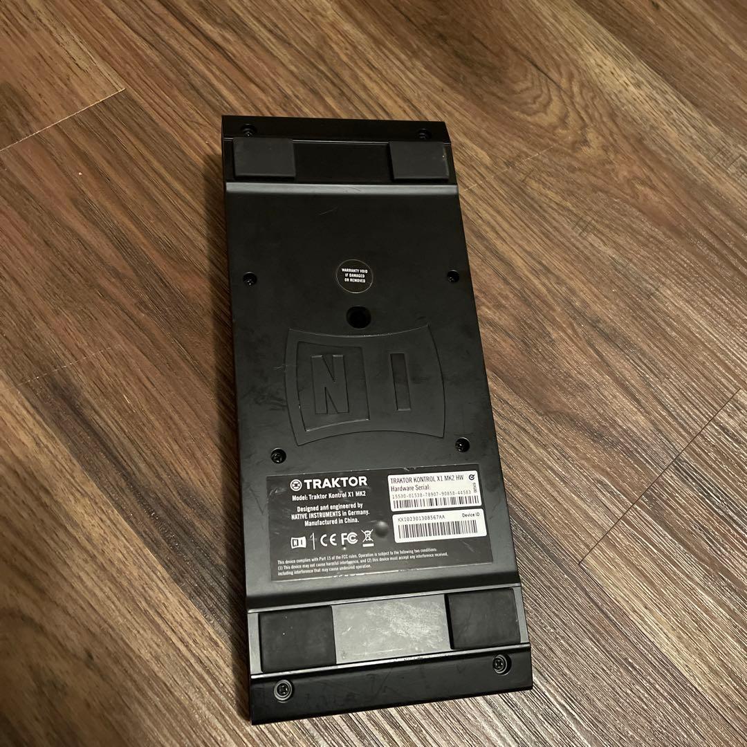 TRAKTOR KONTROL X1 MKII DJコントローラー