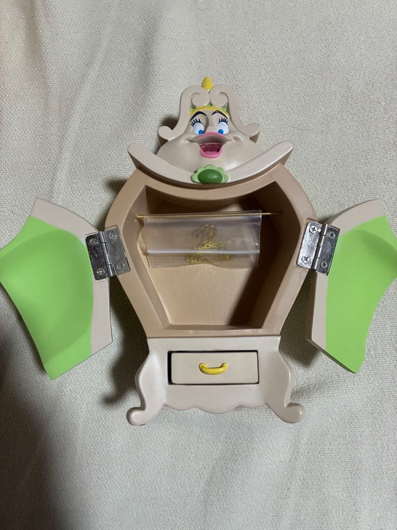 美女と野獣　ワードローブ