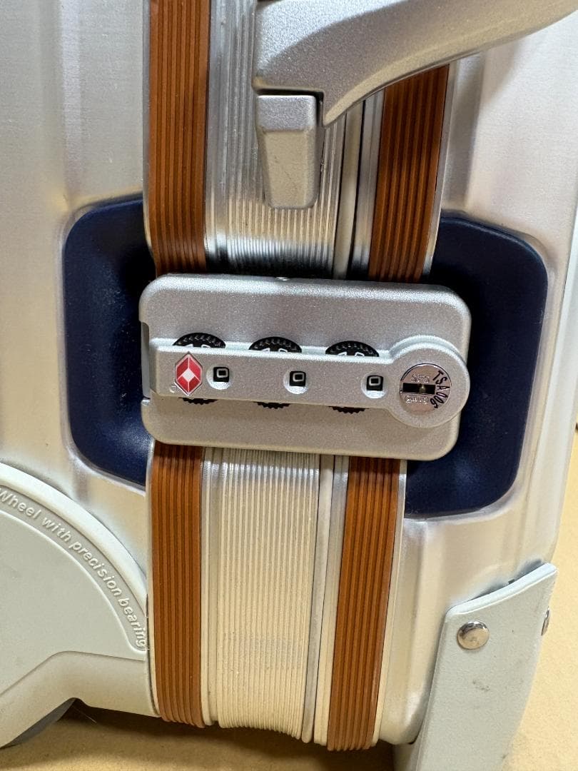 RIMOWA リモワ シルバーインテグラル 32L TSAロック付き 2輪