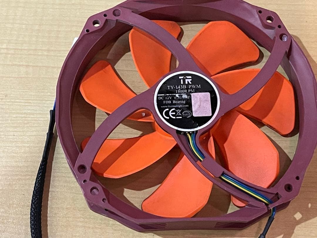 Thermalright SilverArrowTR4 (ファン軸ぶれ？