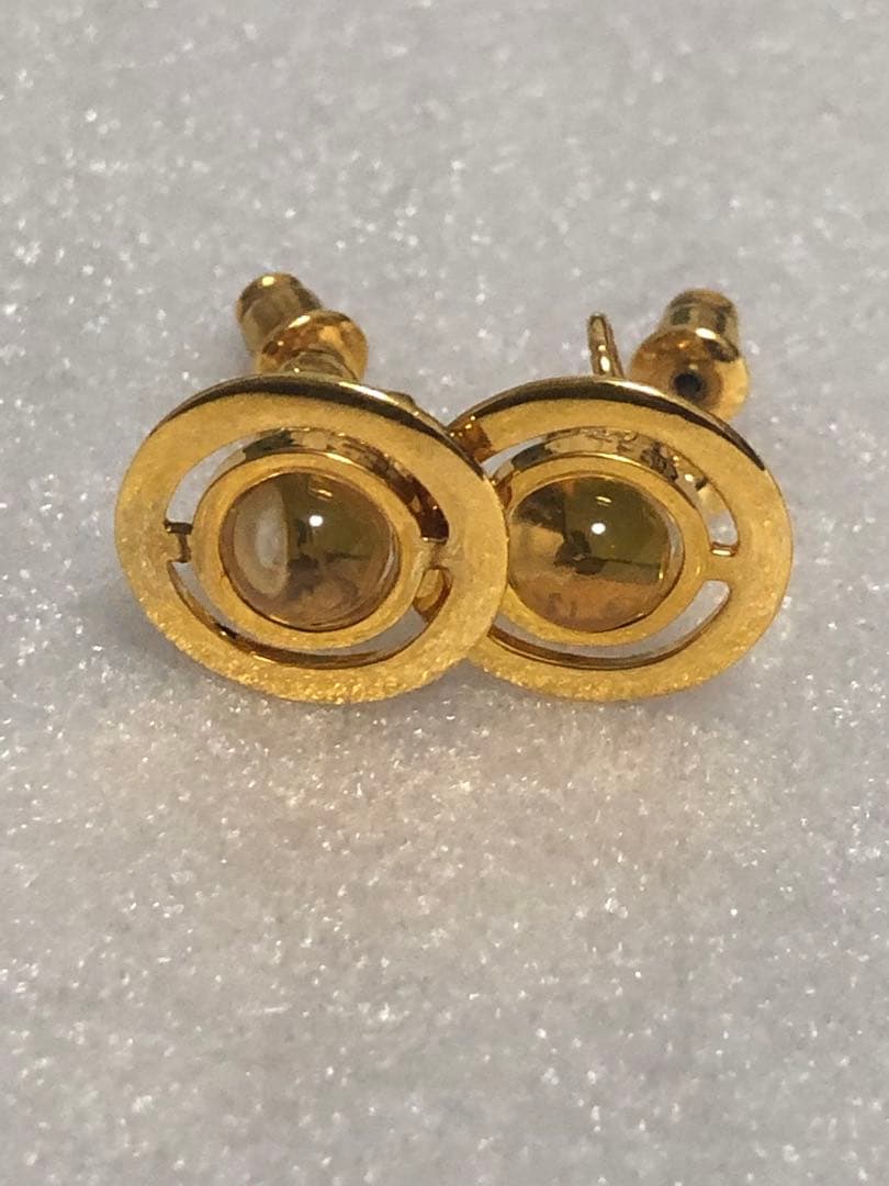 ヴィヴィアンウエストウッド　ピアス　オーブ　ゴールド色
