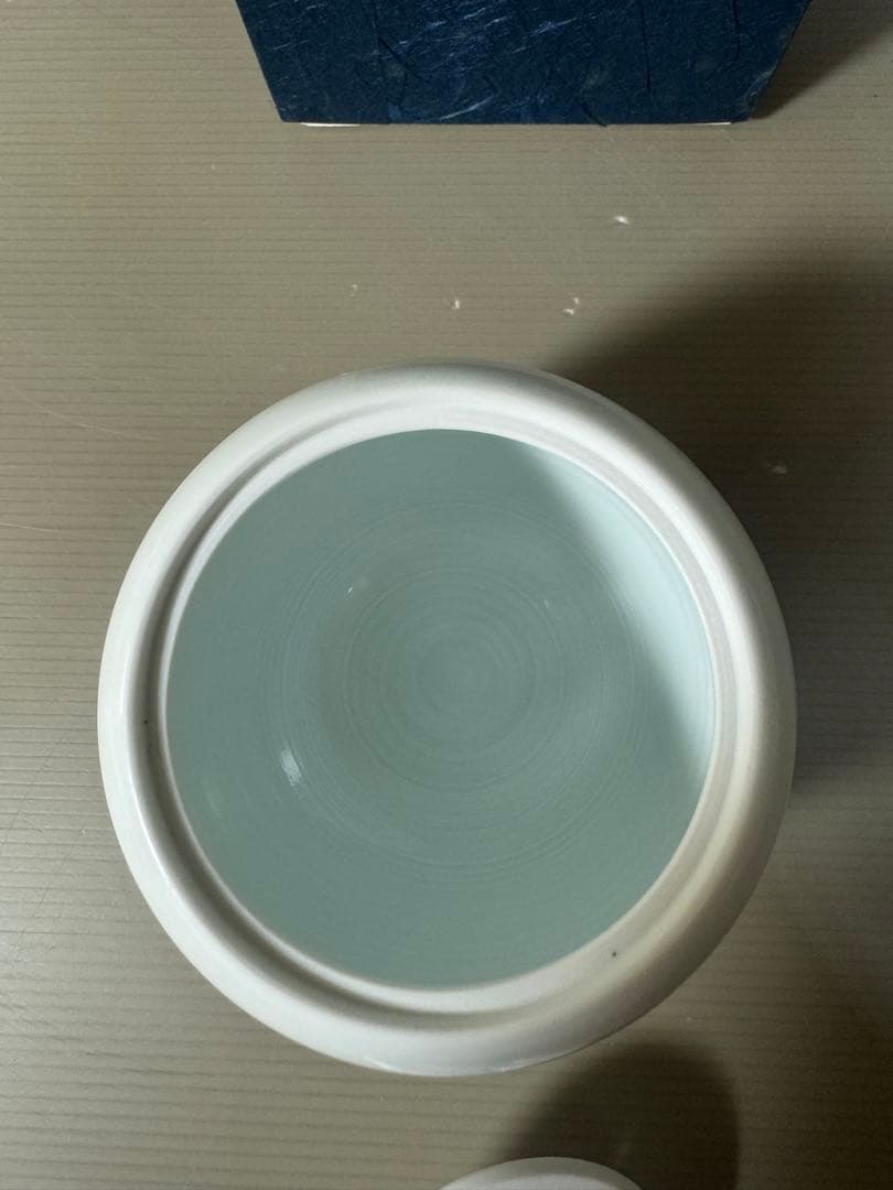 2366  【人間国宝】【井上萬二】白磁染麦彫文　香炉　未使用