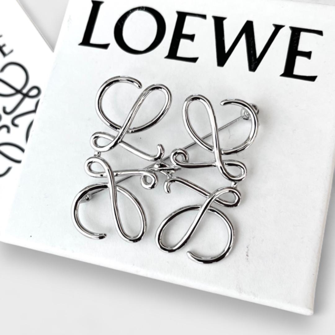 現行モデル 美品 ロエベ アナグラム ブローチ パラジウム シルバー メタル
