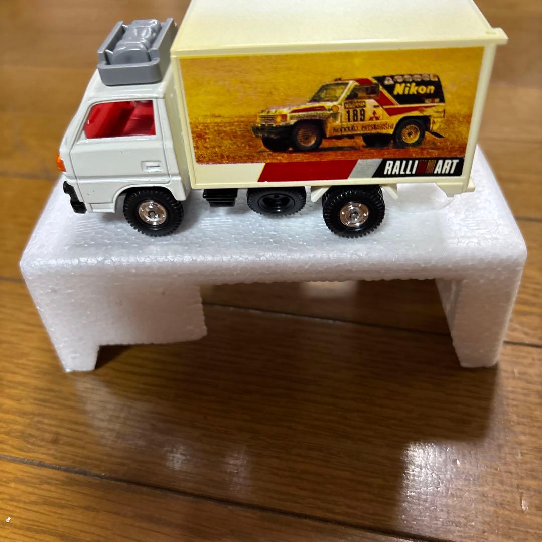 トミカダンディ 三菱キャンターアルミバン