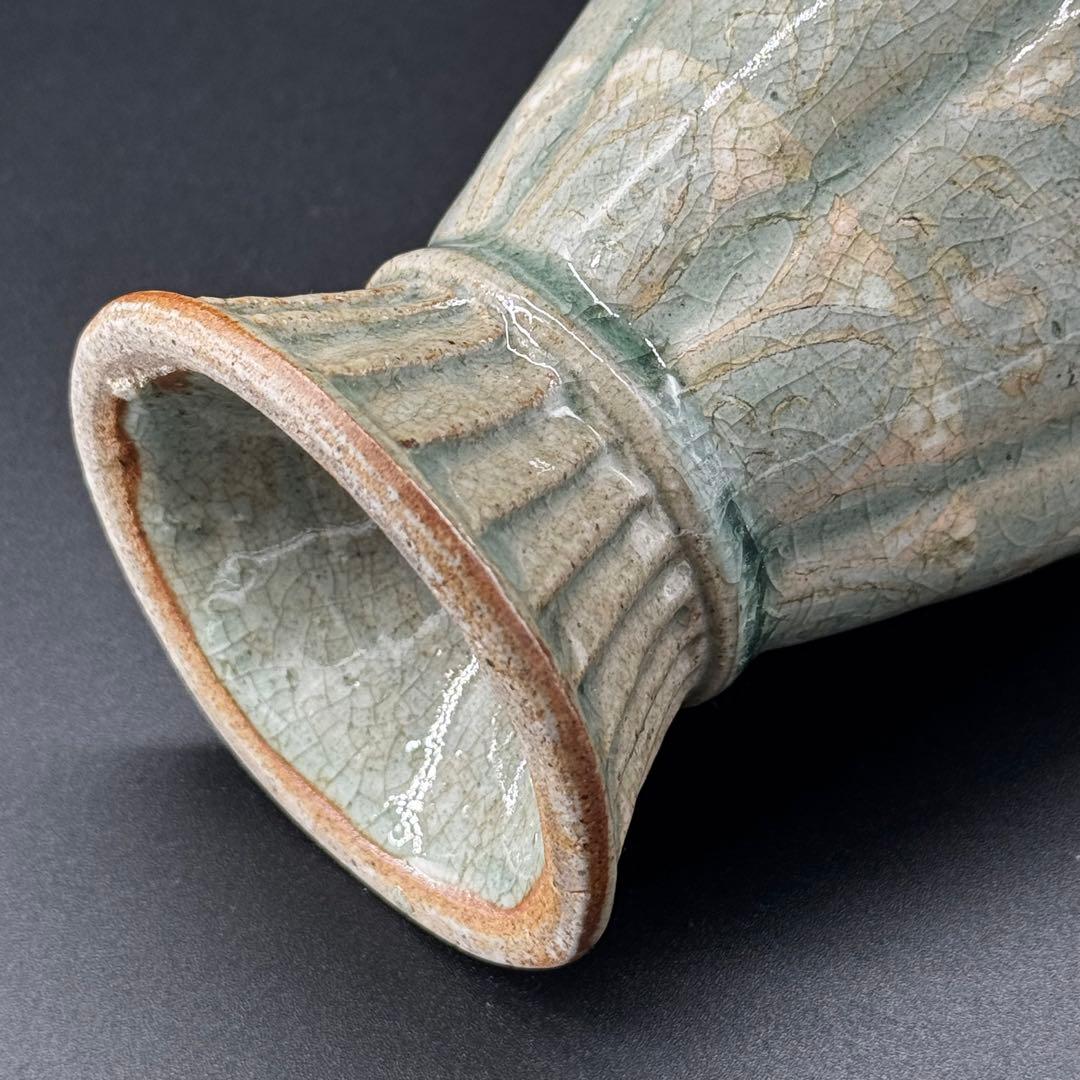 青磁象嵌　花入