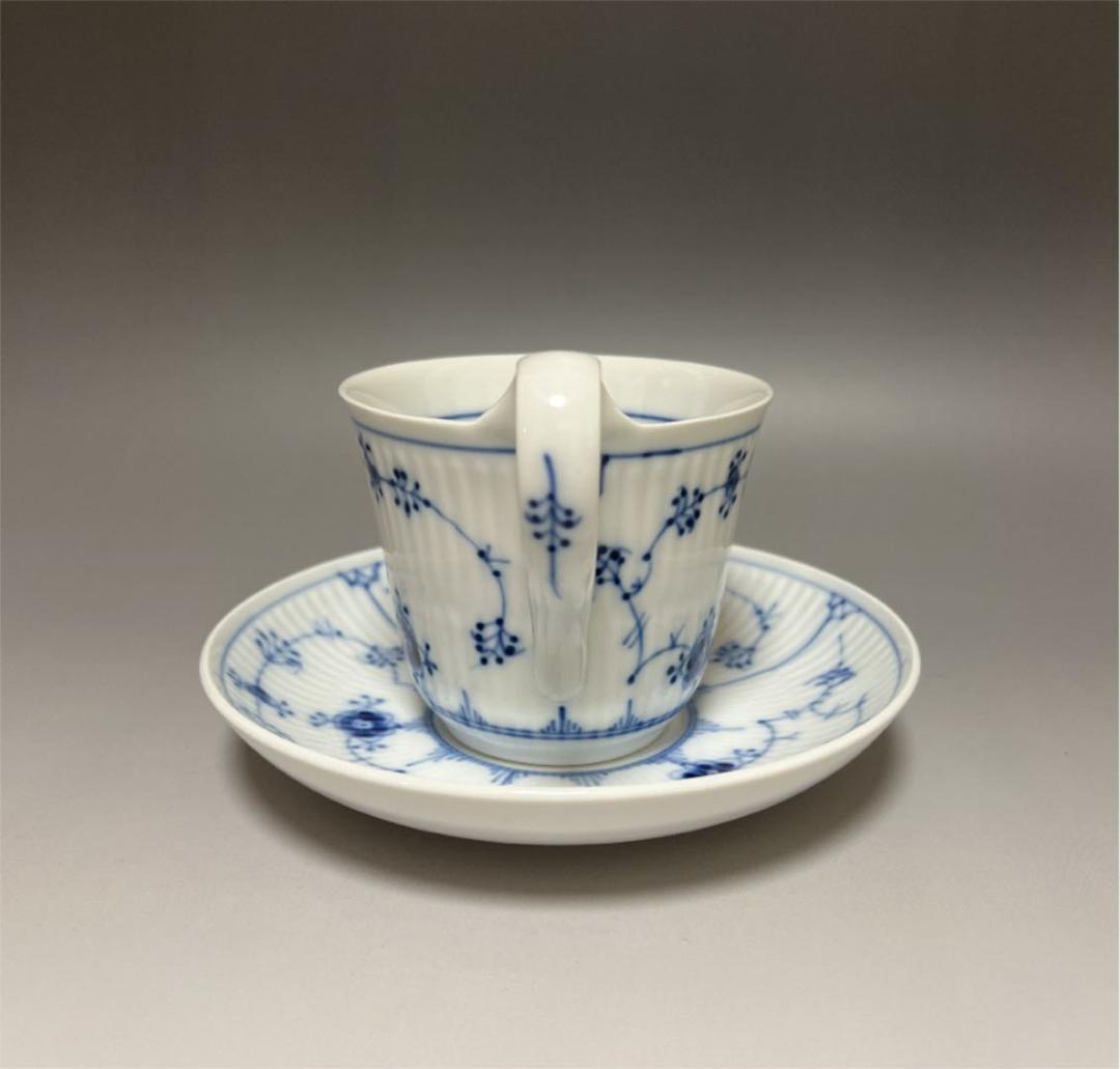 ブルーフルーテッド プレイン ハイハンドルカップ&ソーサー ②
